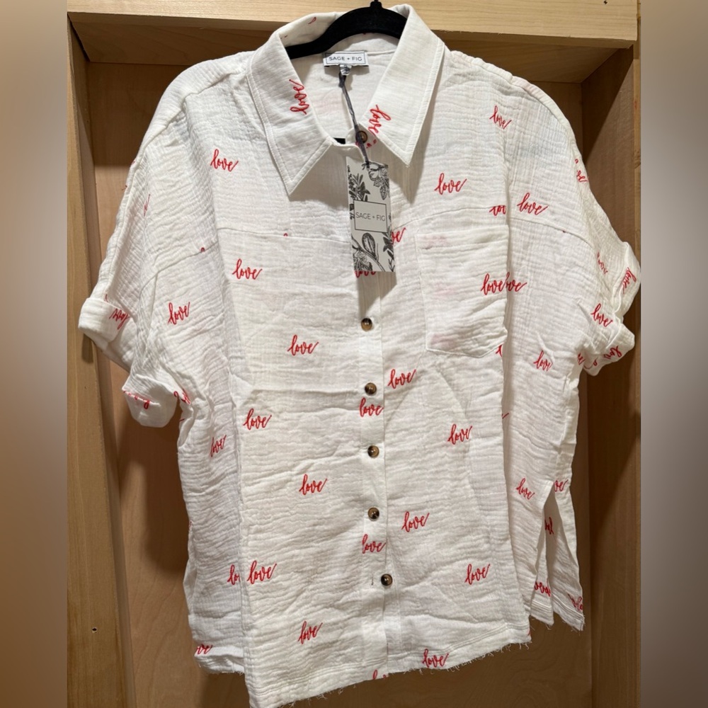 Sage + Fig White and Red Love Button Up Shirt Size Small NEW